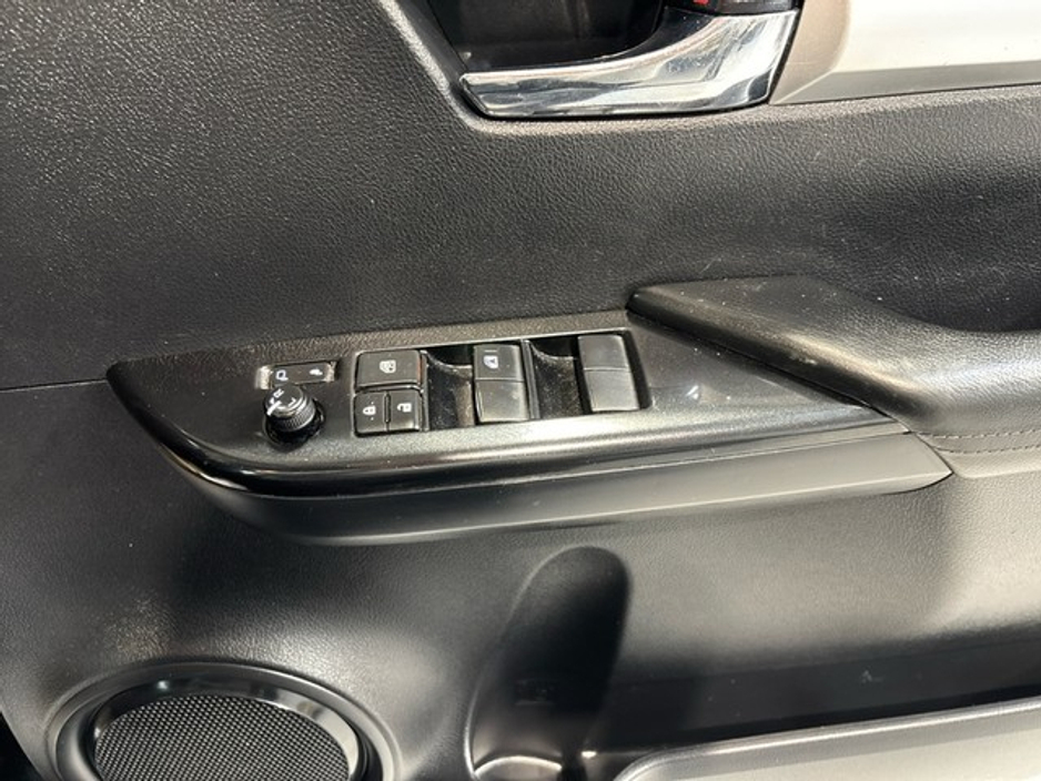 2022 Toyota Hilux 2.4 SR5 DOUBLE CAB 4DR €33,995