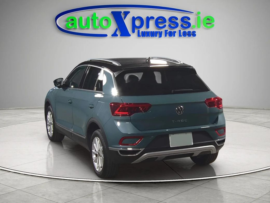 2023 Volkswagen T-Roc - image 5