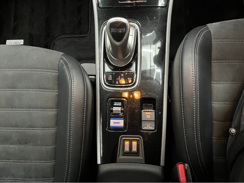 2019 Mitsubishi Outlander €22950! 2019 MITSUBISHI OUTLANDER PHEV LIMITED EDITION 4WD 2.4 AUTOMATIC / CRUISE CONTROL / REVERSE CAMERA / ELECTRIC HEATED SEATS / HEATED STEERING WHEEL €22,950