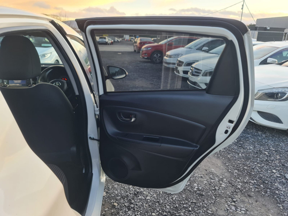 2019 Toyota Vitz - image 6