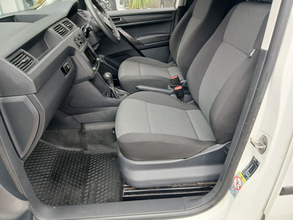 2019 Volkswagen Caddy - image 11