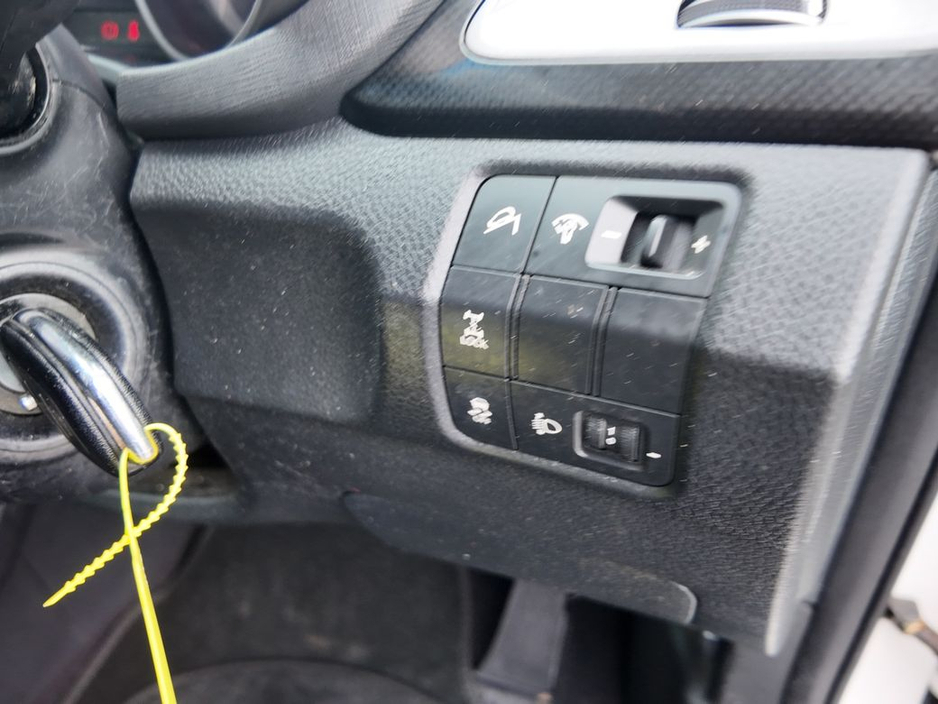 2016 Hyundai Santa Fe - image 10