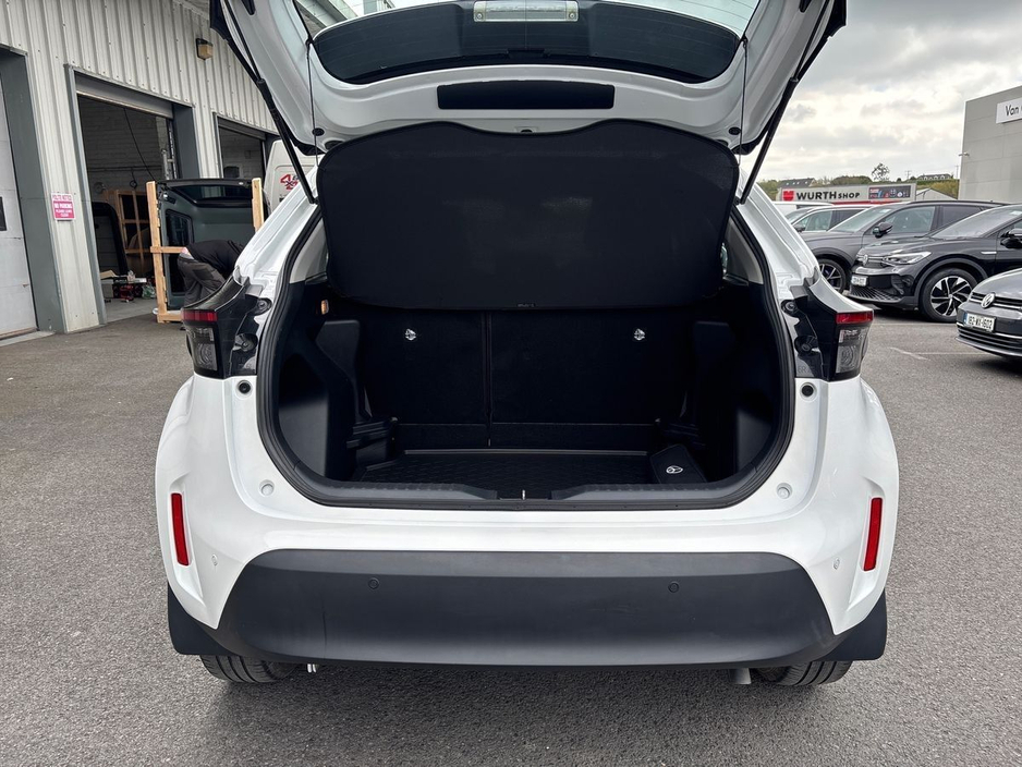 2023 Toyota Yaris Cross - image 12