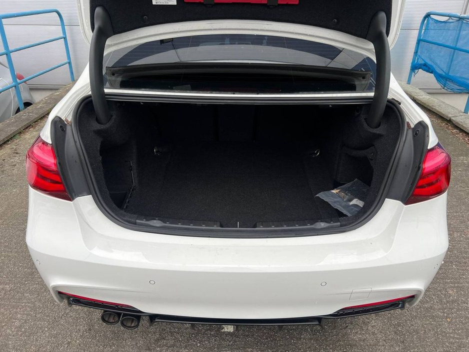 2018 BMW 3 Series 320d M-SPORT COMPETITION // FULL SERVICE HISTORY // LEATHER POWERED HEATED SEATS // DUAL ZONE CLIMATE CONTROL €25,950