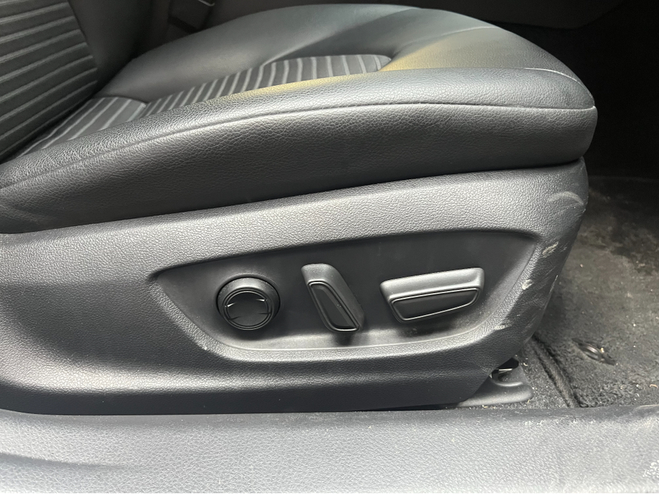 2020 Toyota Camry €26950! 2020 TOYOTA CAMRY 2.5L HYBRID / 79K KMS / REVERSE CAMERA, ADAPTIVE CRUISE CONTROL & MORE €26,950