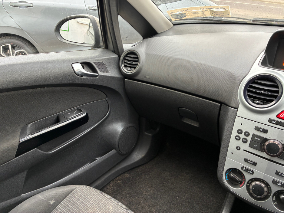 2012 Opel Corsa - image 15