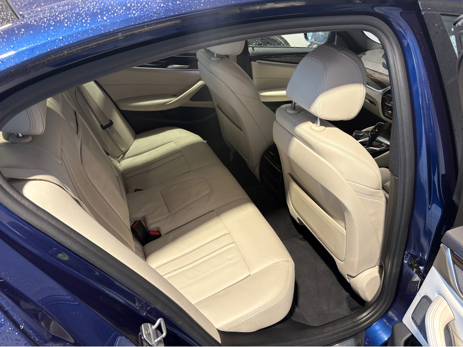 2018 BMW 5 Series - image 13