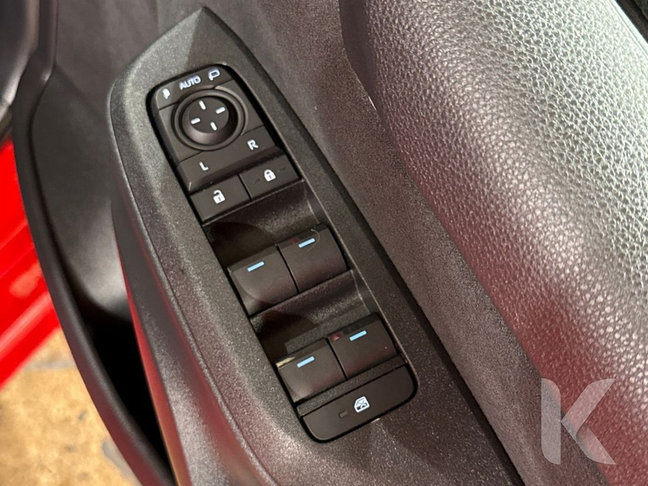 2024 Toyota Yaris - image 16