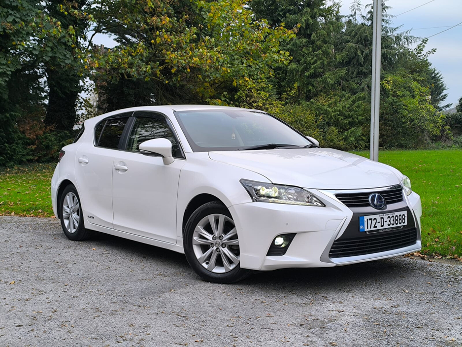 2017 Lexus CT 200 h - image 3