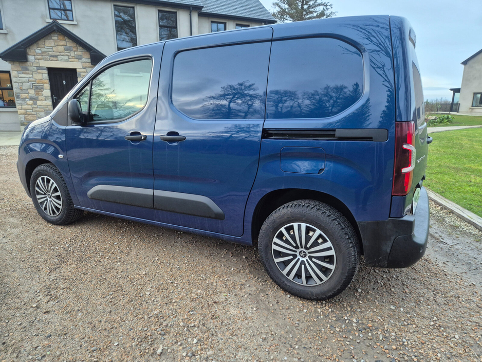 2020 Peugeot Partner - image 5