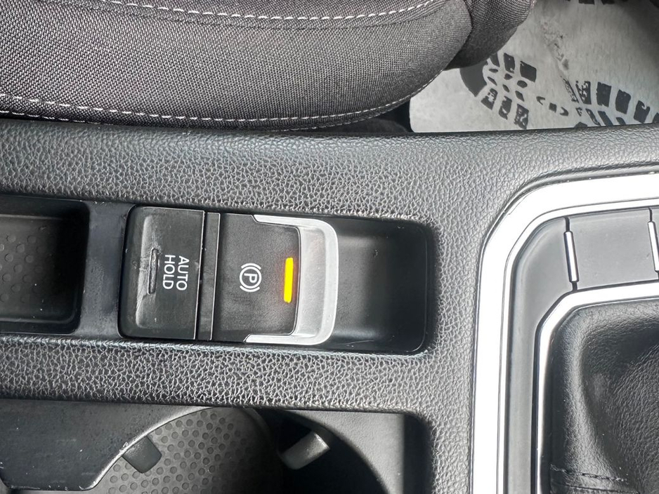 2017 Volkswagen Passat - image 28