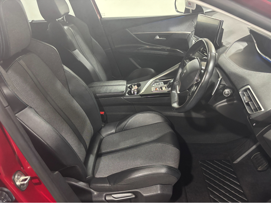 2022 Peugeot 5008 - image 10