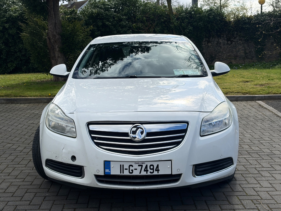 2011 Vauxhall Insignia - image 3