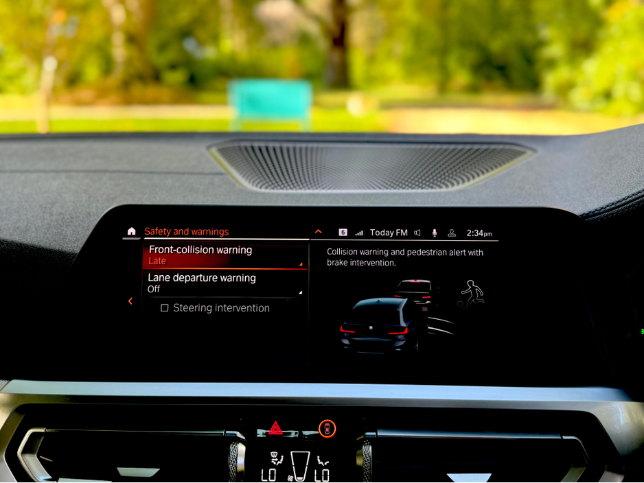 2020 BMW 3 Series - image 40