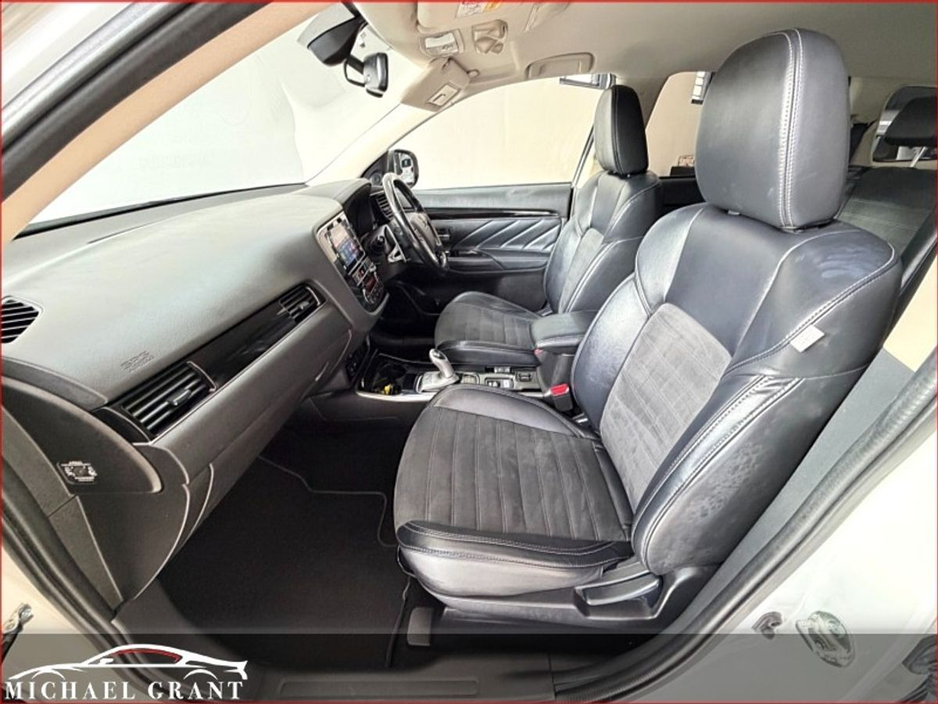 2018 Mitsubishi Outlander - image 15