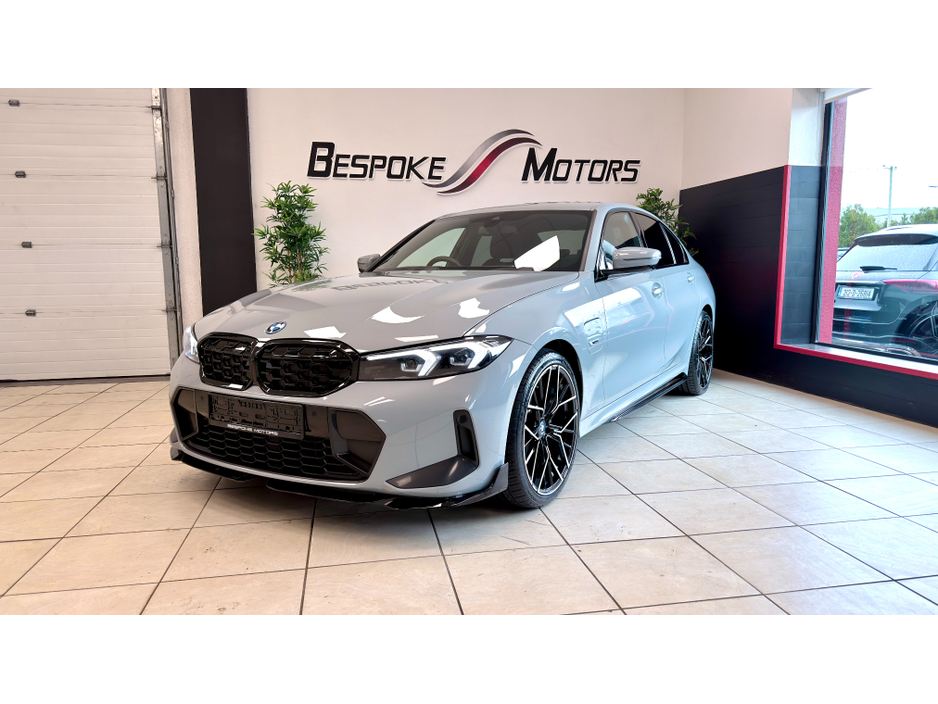 2023 BMW 3 Series - image 6