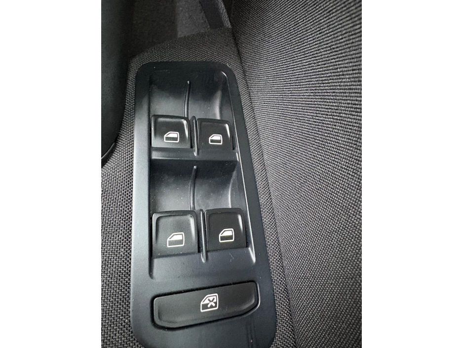 2014 Volkswagen Golf - image 6