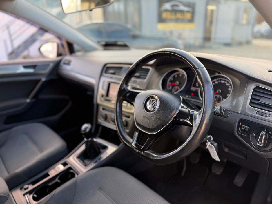 2013 Volkswagen Golf - image 9