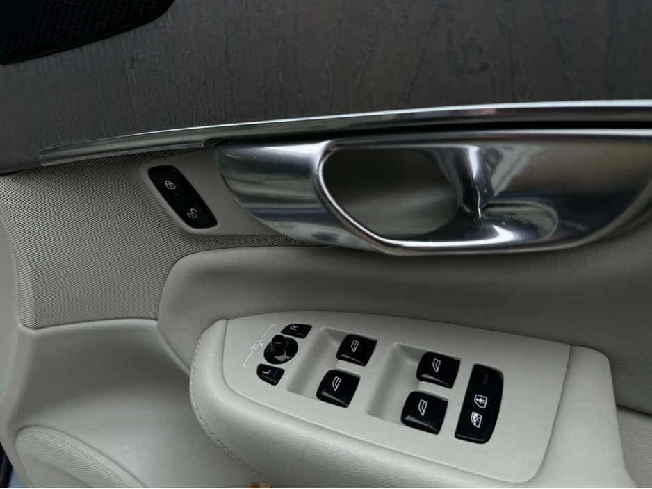 2023 Volvo XC90 - image 10
