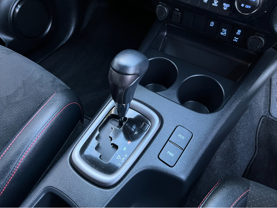 2023 Toyota Hilux GR SPORT AUTOMATIC 2.4 DIESEL //LOW MILES//HIGH SPEC//360 PARKING CAMERAS//KEYLESS ENTRY//ADAPTIVE CRUISE CONTROL//