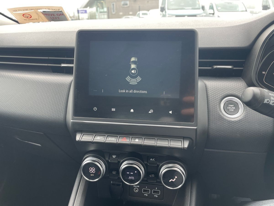 2023 Renault Clio - image 14