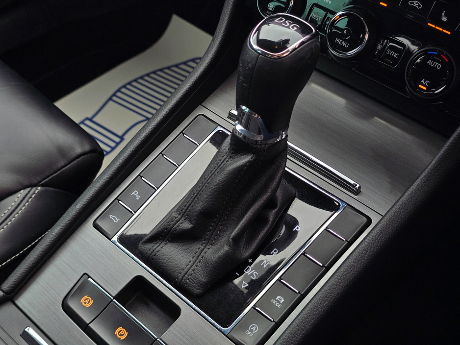 2020 Skoda Superb - image 24