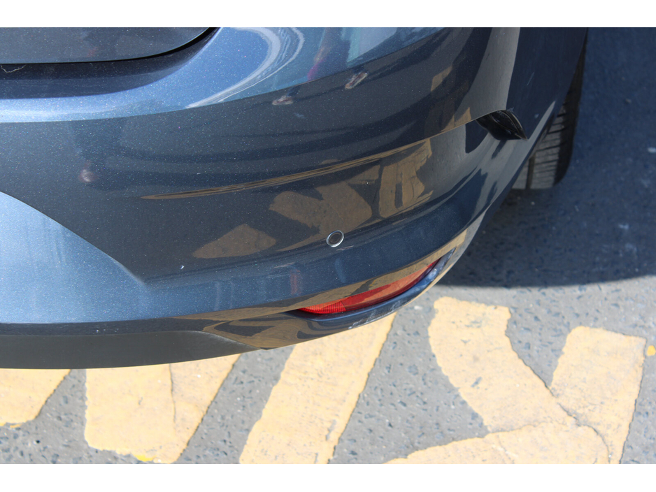 2018 Renault Megane - image 13