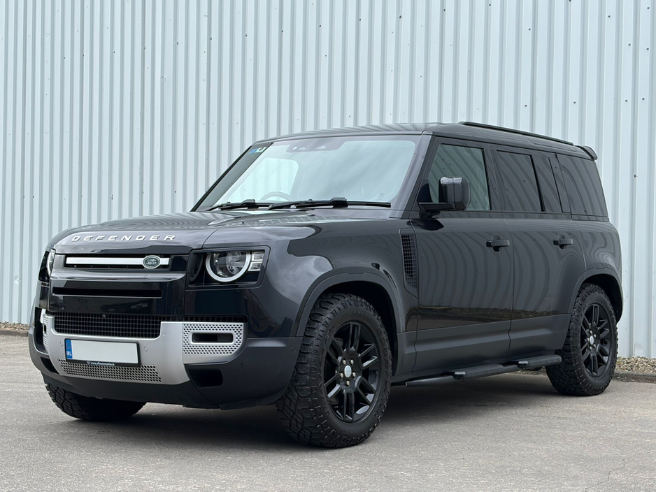 2021 Land Rover Defender - image 9