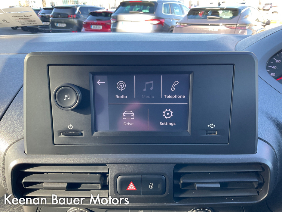 2022 Peugeot Partner - image 15