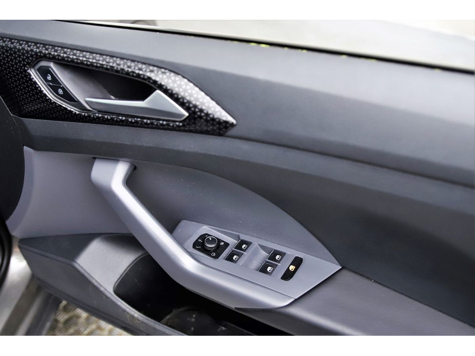 2020 Volkswagen T-Cross - image 25