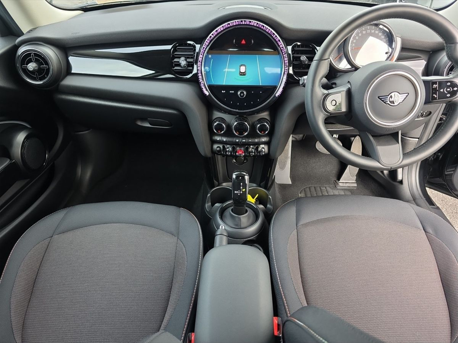 2023 MINI Hatch - image 4