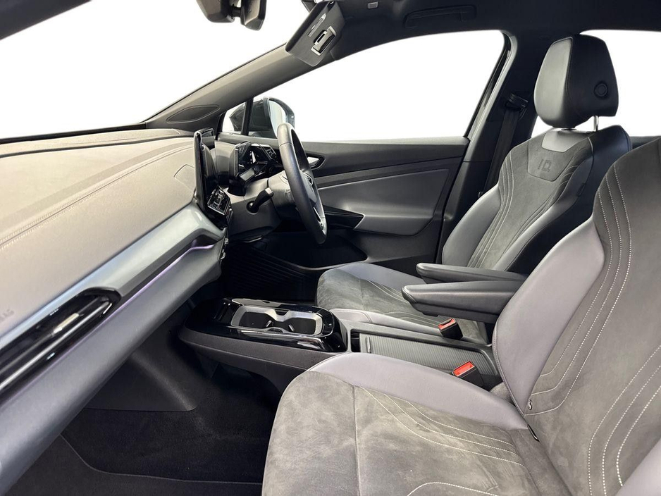 2023 Volkswagen ID.4 - image 2