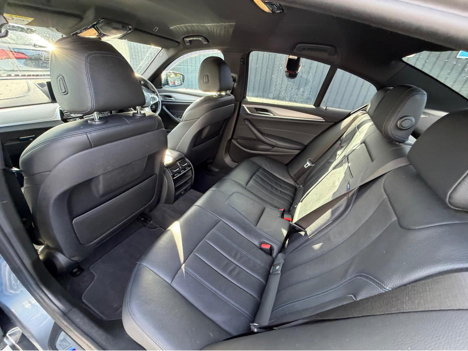 2018 BMW 5 Series - image 37