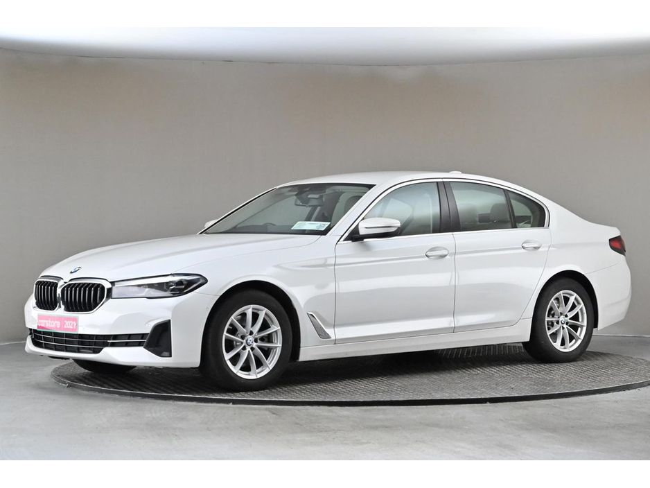 2021 BMW 5 Series - image 4