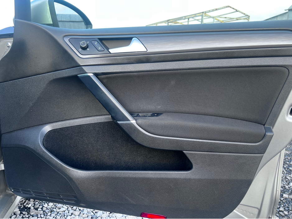 2017 Volkswagen Golf 2017 Volkswagen Golf 1.2 TSI Automatic €16,750