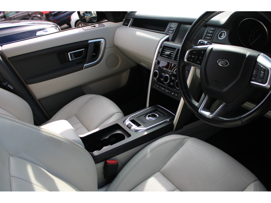 2016 Land Rover Discovery Sport - image 6