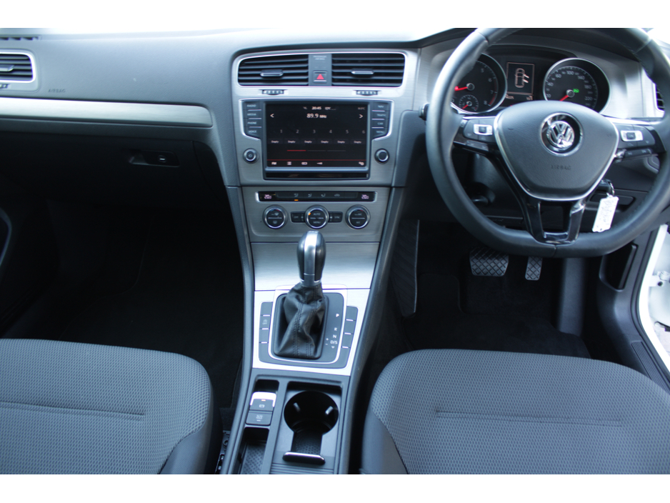 2016 Volkswagen Golf - image 17