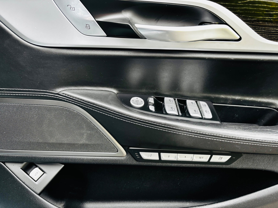 2018 BMW 7 Series - image 26