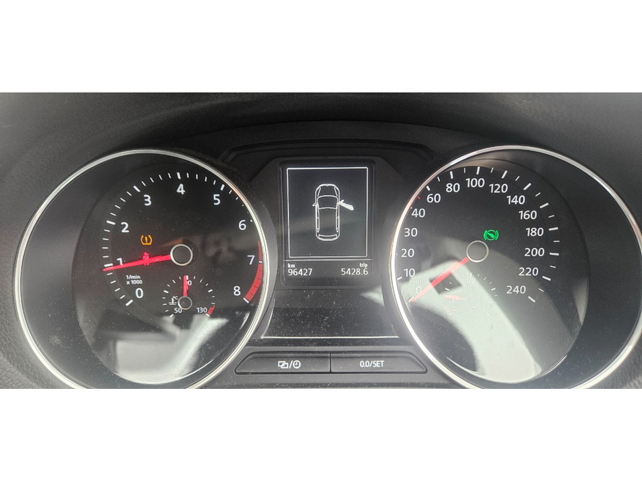 2015 Volkswagen Polo - image 29