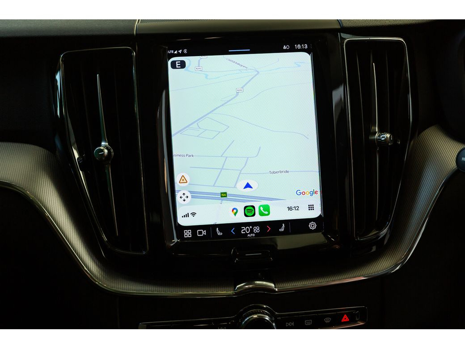 2022 Volvo XC60 T6 CORE BRIGHT SUNROOF 350BHP AWD €42,899