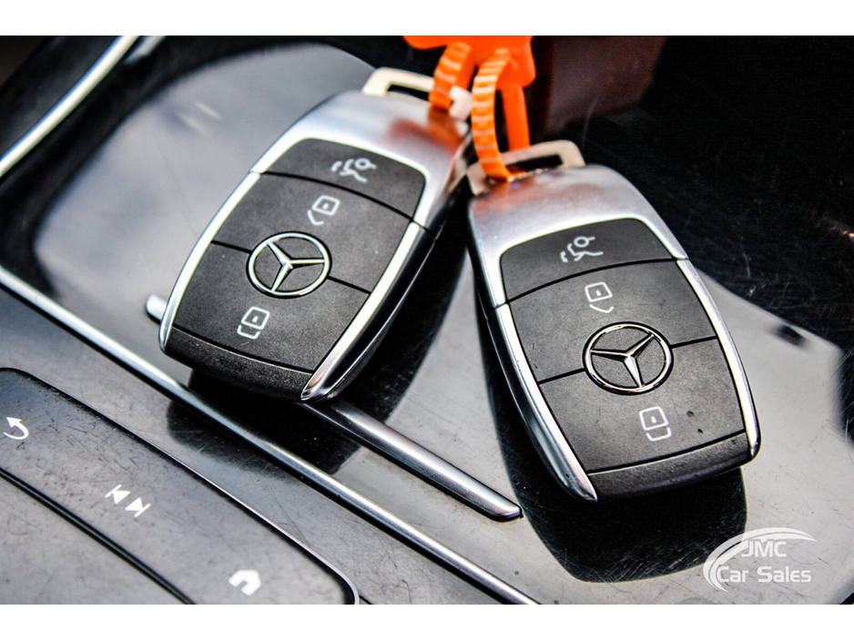 2022 Mercedes-Benz GLC Class - image 25