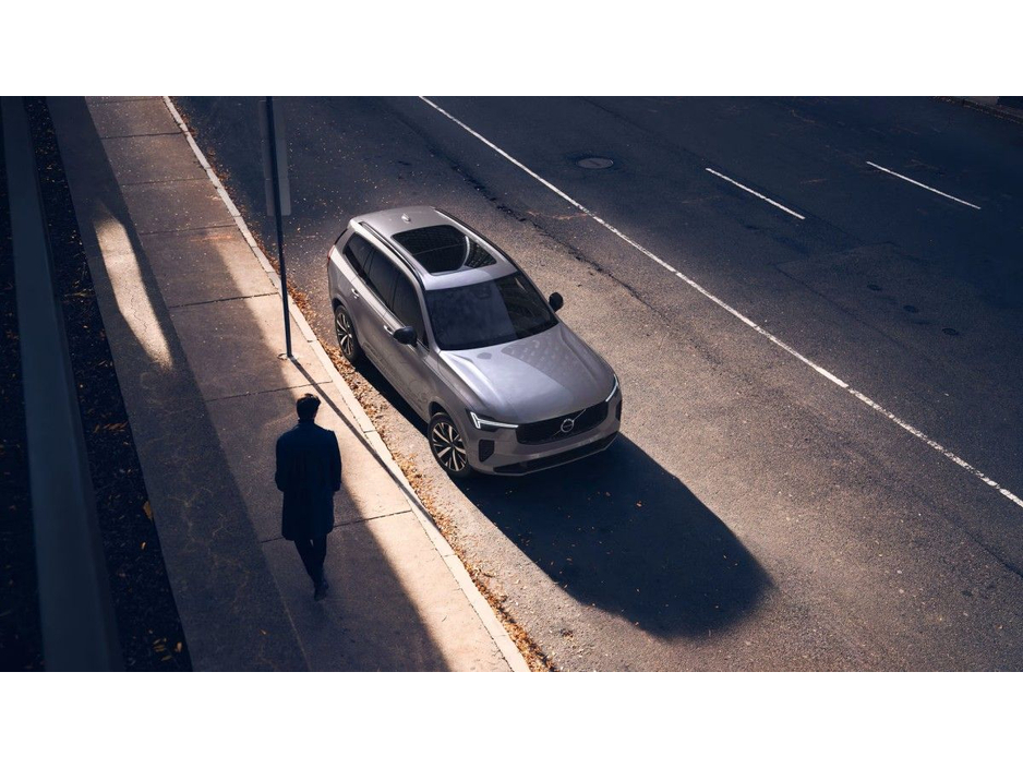 2026 Volvo XC90 - image 9