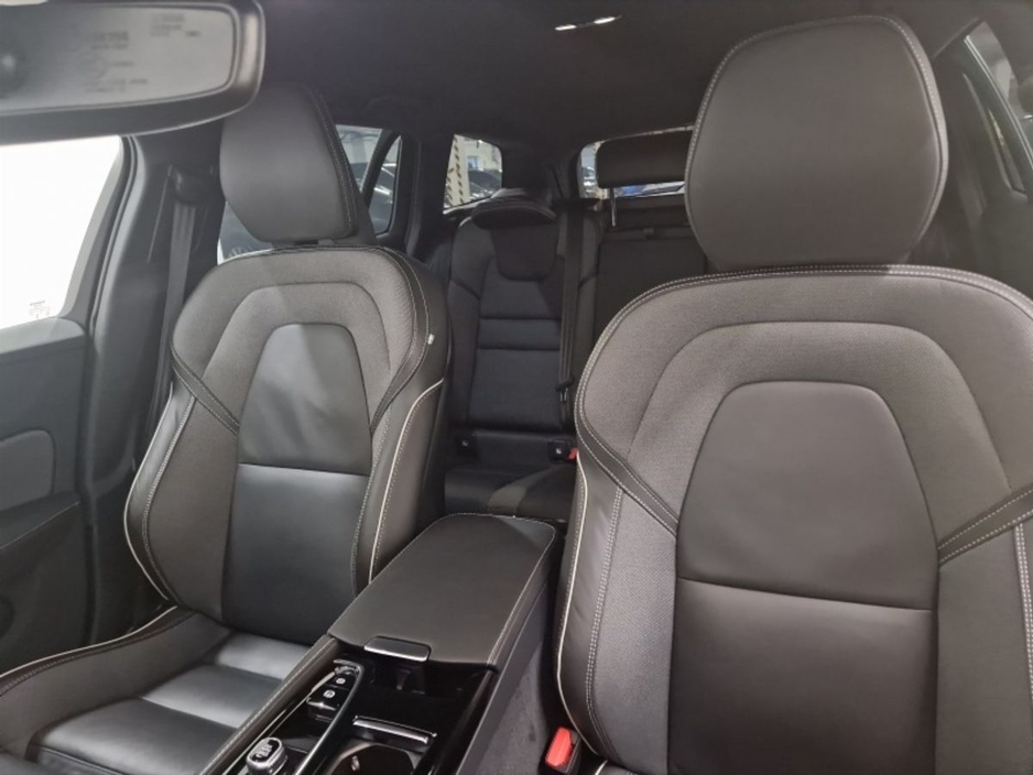 2024 Volvo V60 - image 15