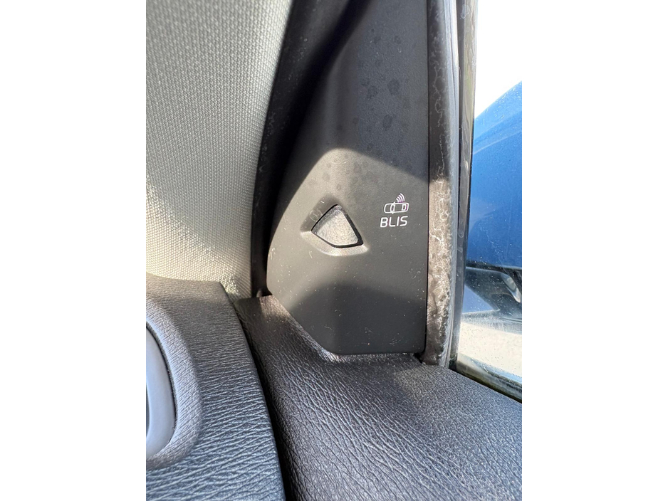 2014 Volvo V40 - image 13