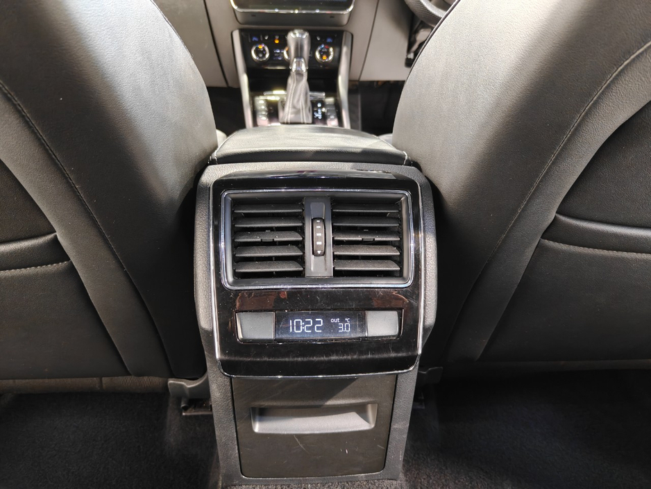 2018 Skoda Superb - image 19