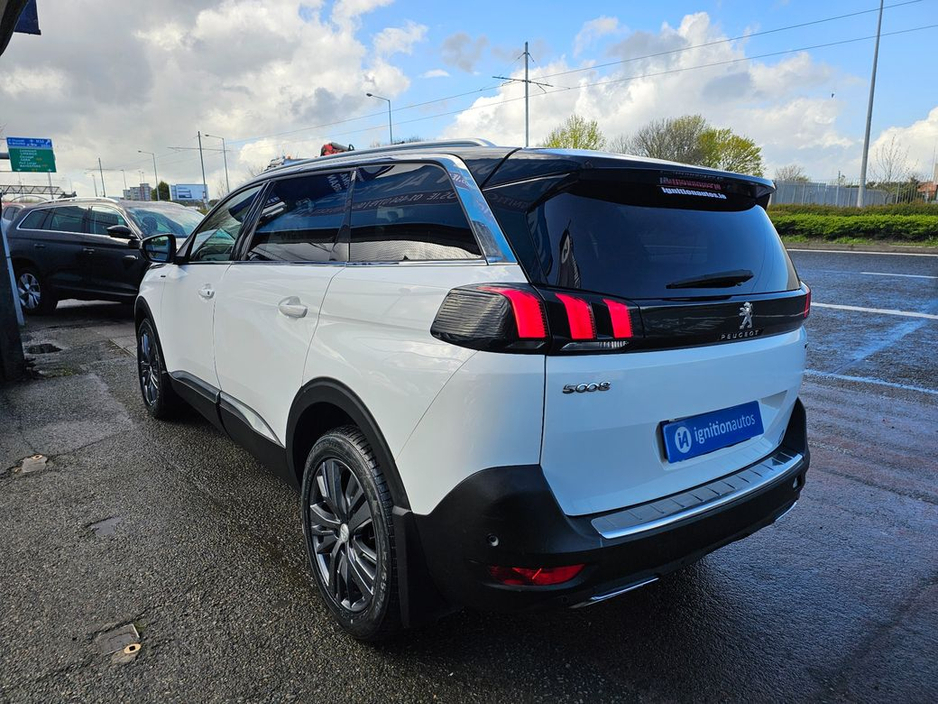2018 Peugeot 5008 - image 5