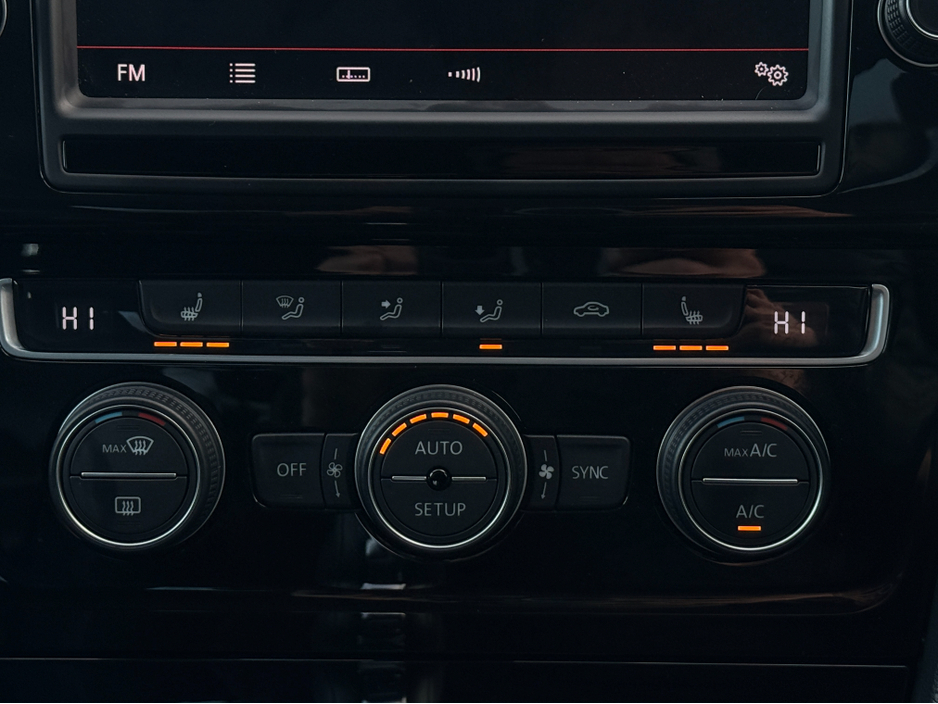 2014 Volkswagen Golf - image 16