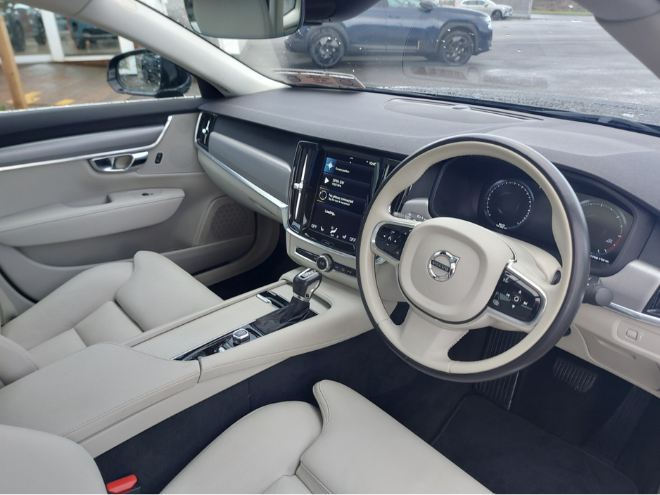 2021 Volvo S90 D4 MOMENTUM AT 4DR AUTO €34,950