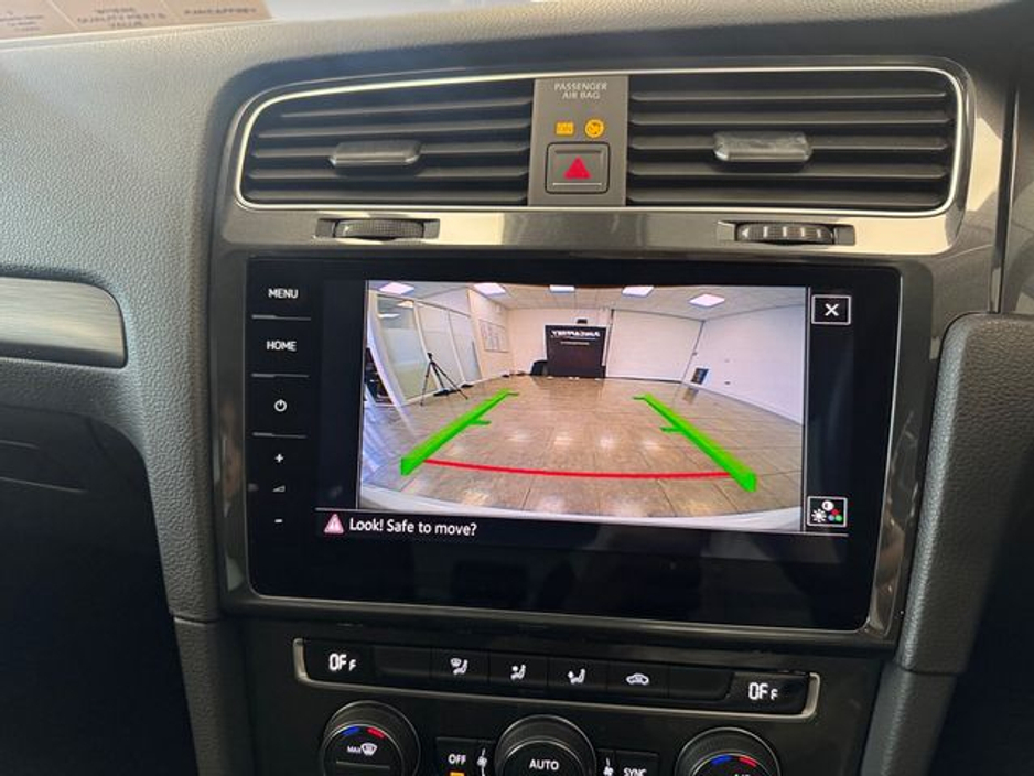 2018 Volkswagen Golf - image 14