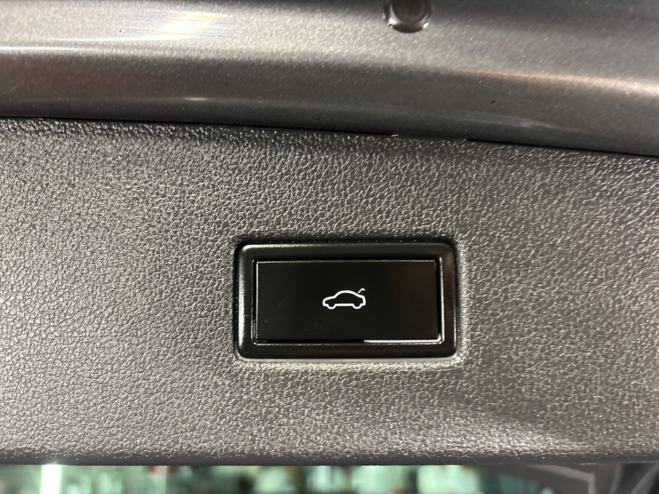 2020 Volkswagen Tiguan - image 20